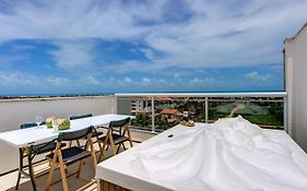 Triplex com Jacuzzi em Porto das Dunas por Carpediem